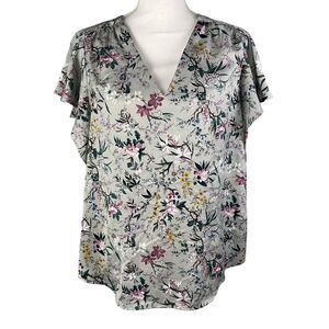 H&M Short Sleeve Flutter Sleeve Floral V Neck Blouse Gray Size 8 Lightweight